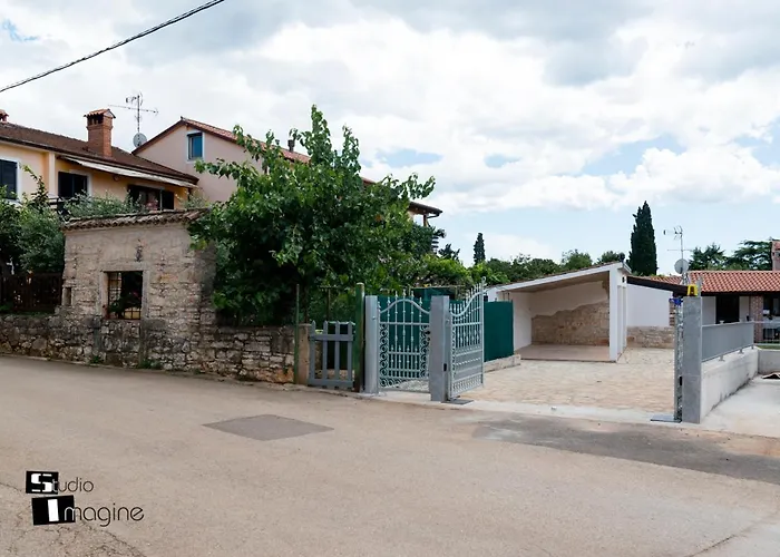 Charming Stone By The Sea Ουμάγκ