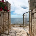 Сasa de vacaciones Charming Stone By The Sea