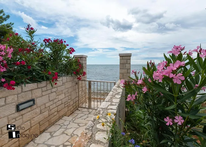 Charming Stone By The Sea Дом отдыха