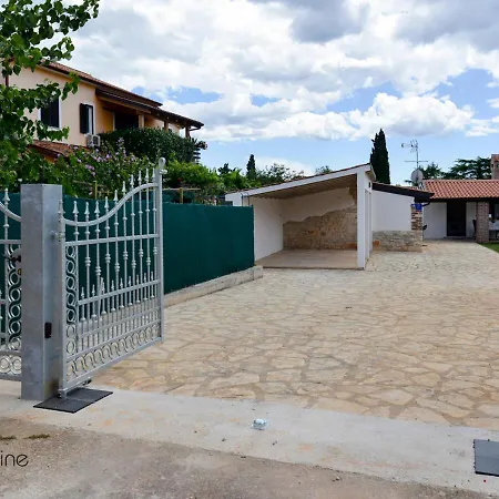 Hébergement de vacances Charming Stone By The Sea