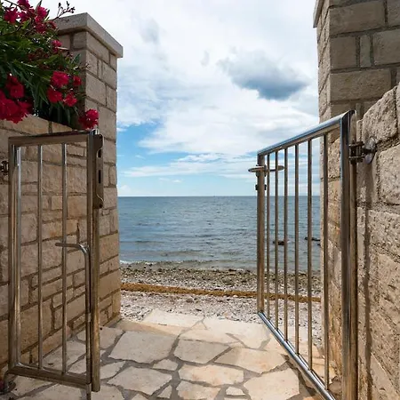 펜션 Charming Stone By The Sea