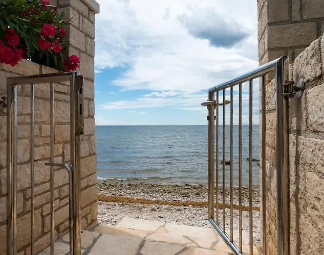 Hébergement de vacances Charming Stone By The Sea