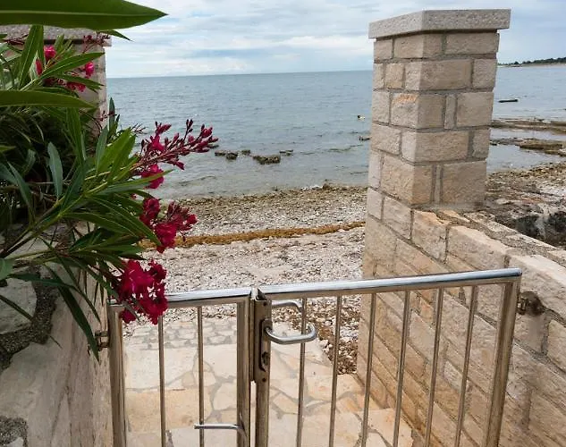 Charming Stone By The Sea Umag